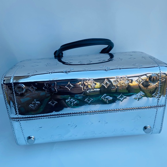 Michael Kors metalic large duffel bag with wallet - Picture 6 of 8